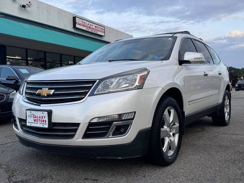Used 2017 Chevrolet Traverse Premier FWD image 1