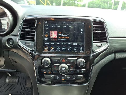 Used 2022 Jeep Grand Cherokee Laredo X AWD/4WD image 10