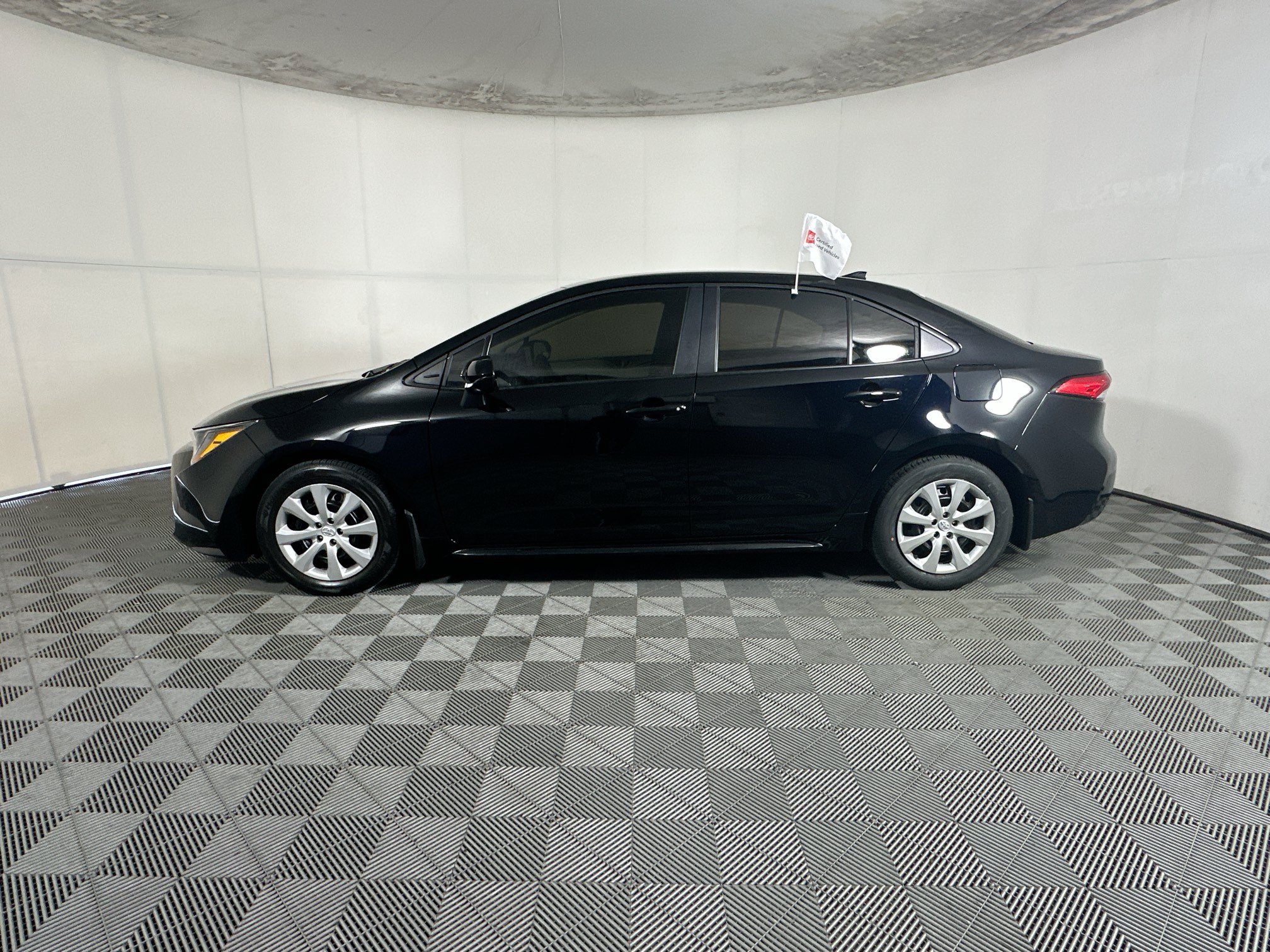 Used 2025 Toyota Corolla LE FWD image 6