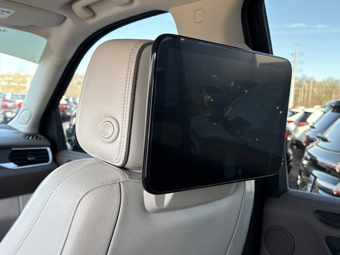 Used 2021 GMC Yukon Denali w/ Denali Premium Package image 9