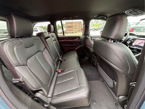 New 2026 Jeep Grand Cherokee Limited RWD image 8