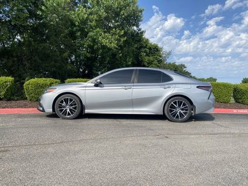 Used 2021 Toyota Camry SE FWD image 9