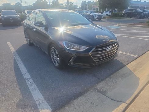 Used 2017 Hyundai Elantra Limited w/ Limited Tech Package 04 FWD image 3