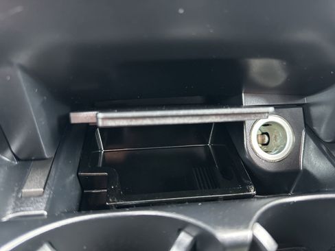 Used 2018 Mercedes-Benz GLC 300 4MATIC image 48