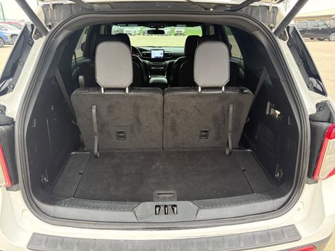 Used 2020 Ford Explorer XLT w/ Equipment Group 202A AWD/4WD image 15