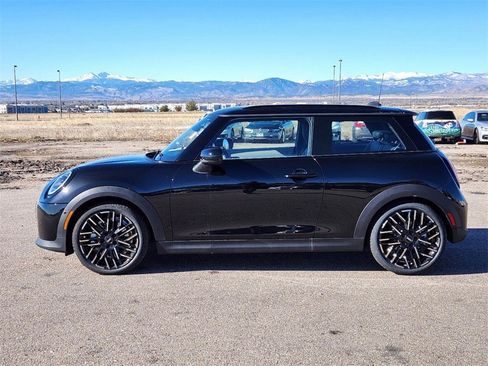 Used 2025 MINI Cooper 2-Door Hardtop image 3