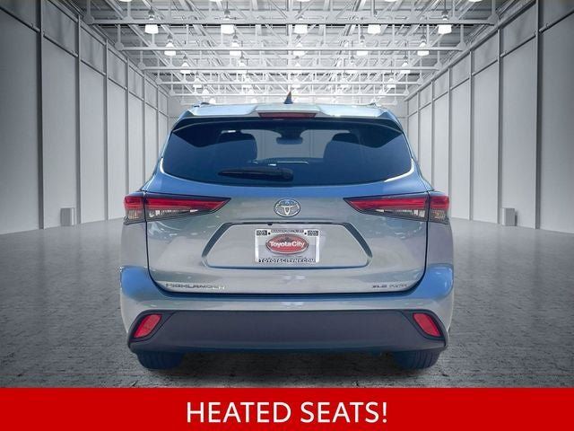 Used 2020 Toyota Highlander XLE AWD/4WD image 9