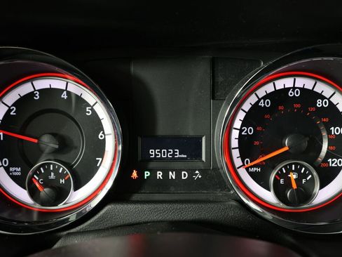 Used 2017 Dodge Grand Caravan SE image 28