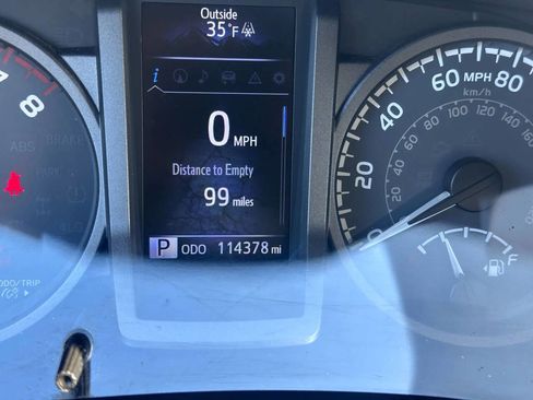 Used 2016 Toyota Tacoma TRD Sport image 16