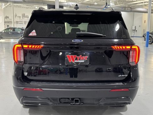 Used 2025 Ford Explorer ST-Line w/ ST-Line Street Pack image 21