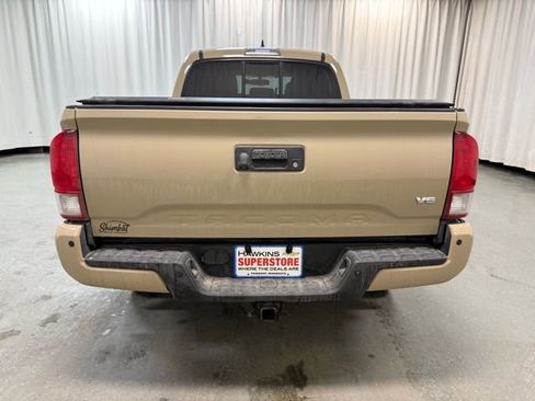 Used 2016 Toyota Tacoma TRD Off-Road w/ Premium & Technology Package image 10