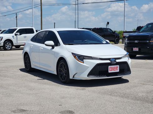 Used 2022 Toyota Corolla LE FWD image 3