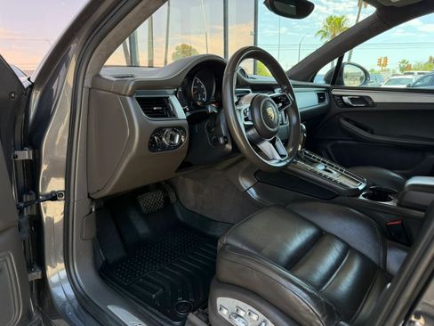 Used 2016 Porsche Macan Turbo AWD/4WD image 38