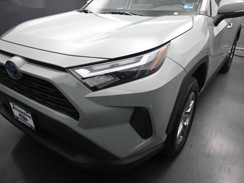 Used 2022 Toyota RAV4 XLE w/ XLE Grade Weather Package AWD/4WD image 18