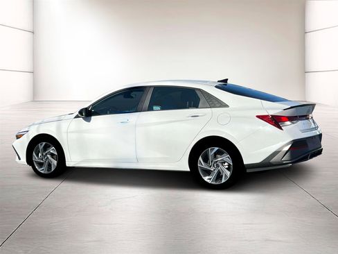 Certified 2025 Hyundai Elantra Sport image 4