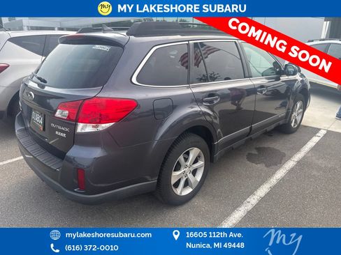 Used 2013 Subaru Outback 2.5i Limited w/ Moonroof Pkg AWD/4WD image 3