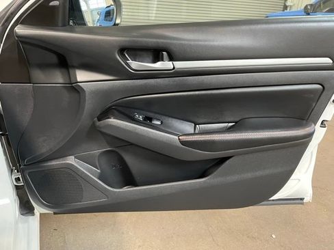 Used 2024 Nissan Altima 2.5 SR FWD image 10