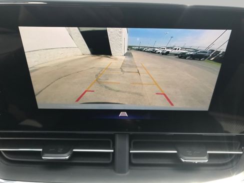 Used 2025 Chevrolet Trax LT FWD image 19