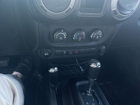 Used 2017 Jeep Wrangler Sport AWD/4WD image 12