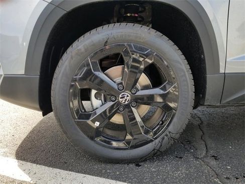 New 2025 Volkswagen Taos SEL image 12