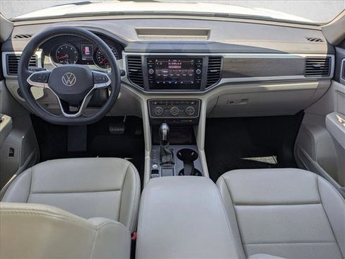 Used 2021 Volkswagen Atlas SE w/ Panoramic Sunroof Package FWD image 17