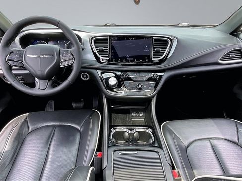 Used 2025 Chrysler Pacifica Limited FWD image 14