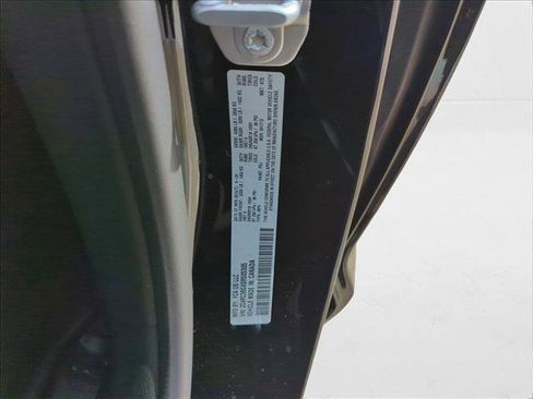 New 2025 Chrysler Pacifica Select AWD/4WD image 18