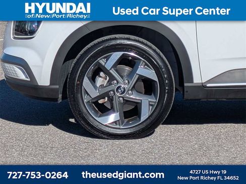 Certified 2023 Hyundai Venue Limited w/ Cargo Package image 10