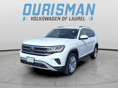 Used 2023 Volkswagen Atlas SE w/ Panoramic Sunroof Package image 3