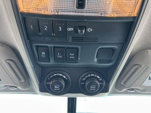 Used 2019 Toyota 4Runner TRD Off-Road Premium image 11