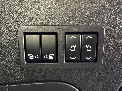 Used 2018 Cadillac Escalade Platinum AWD/4WD image 49