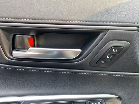 Used 2021 Toyota Venza Limited w/ Advanced Technology Package image 30