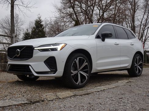 Used 2022 Volvo XC60 B6 R-Design w/ Advanced Package image 1