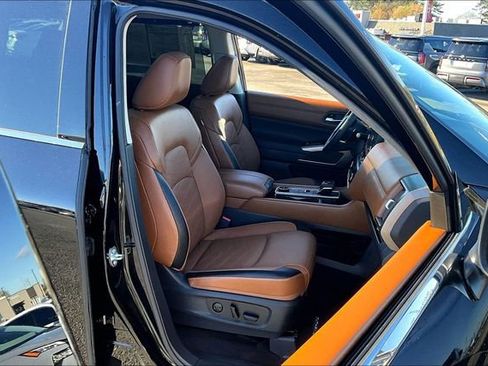 Certified 2025 Nissan Pathfinder Platinum w/ Cargo Package image 27