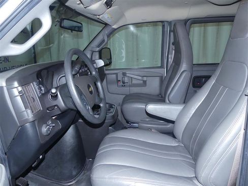 Used 2022 Chevrolet Express 3500 LS RWD image 16