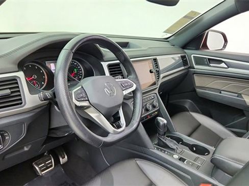 Used 2021 Volkswagen Atlas Cross Sport SE w/ Panoramic Sunroof Package image 18