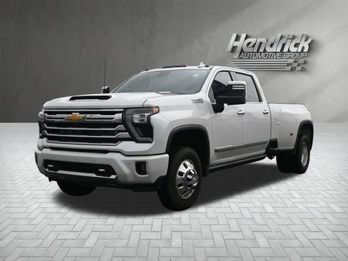 Used 2025 Chevrolet Silverado 3500 High Country w/ High Country Premium Package image 7