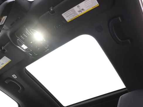 New 2025 Maserati Grecale GT image 15