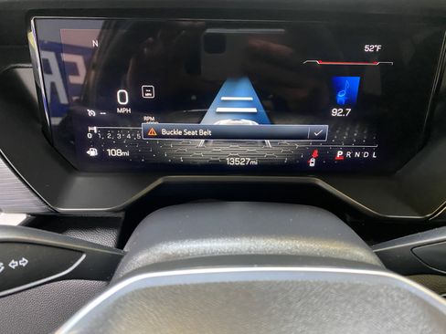 Used 2025 GMC Acadia Elevation image 39