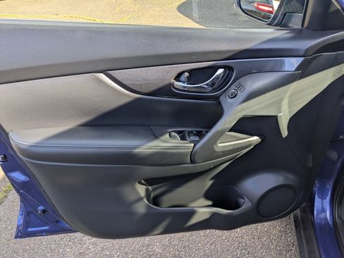 Used 2017 Nissan Rogue S image 9