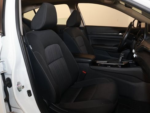 Used 2024 Nissan Altima 2.5 SV w/ SV Premium Package image 17