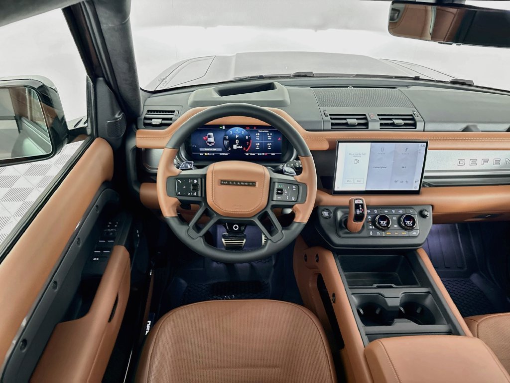 Used 2025 Land Rover Defender 110 AWD/4WD image 19