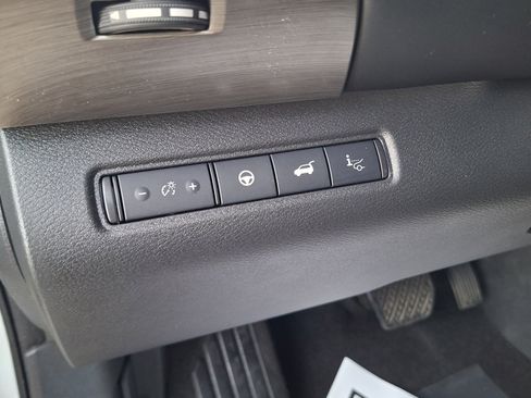 Used 2023 Nissan Pathfinder Platinum AWD/4WD image 10