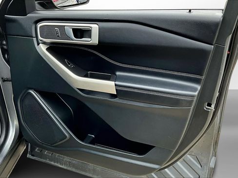 Used 2022 Ford Explorer XLT w/ Equipment Group 202A image 27