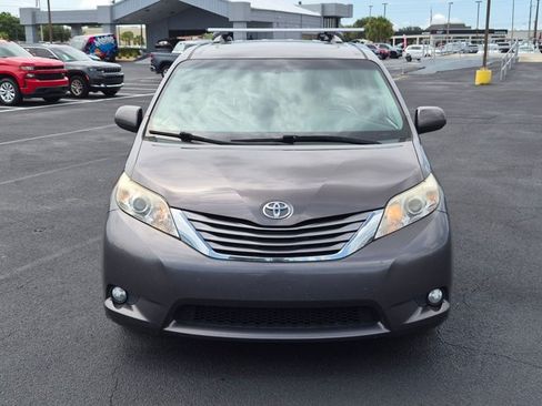 Used 2015 Toyota Sienna XLE w/ XLE Navigation Package FWD image 2