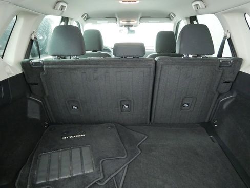 Used 2023 Nissan Rogue S image 14