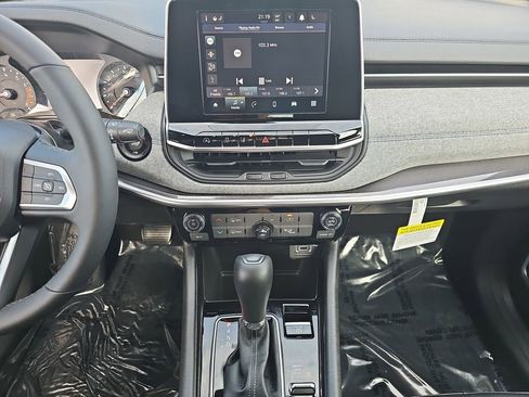 New 2026 Jeep Compass Latitude image 17