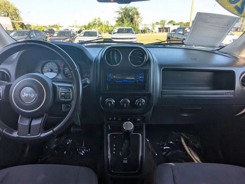 Used 2016 Jeep Patriot Latitude FWD image 12