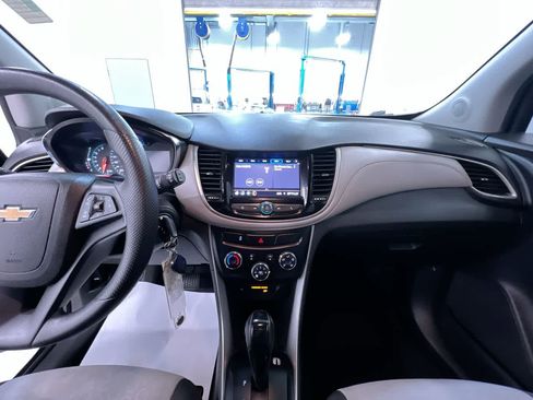 Used 2020 Chevrolet Trax LS FWD image 22