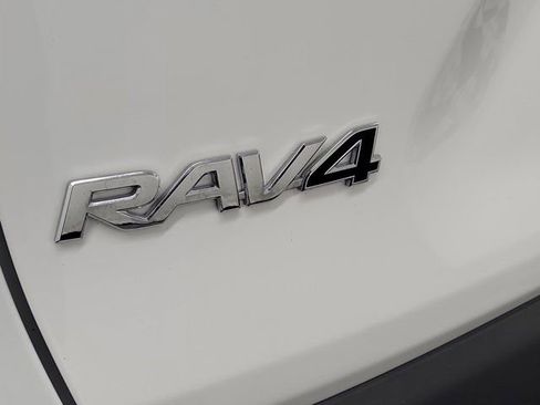 Used 2025 Toyota RAV4 LE image 7